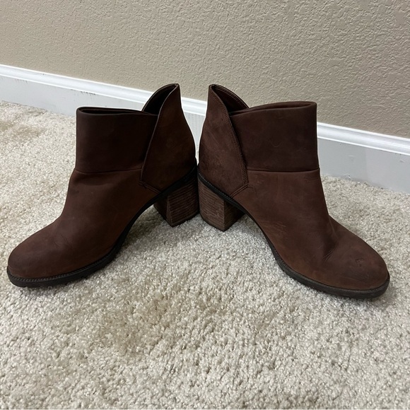 Clarks Malvet Helen 3” Heeled Leather Pull On Booties Boots Sz 8 Brown 60731120, - Picture 5 of 16